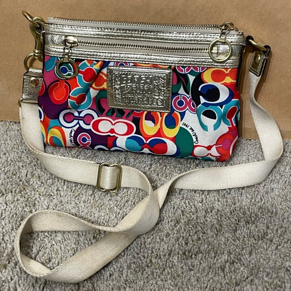 Coach Handbags - Coach Poppy small handbag